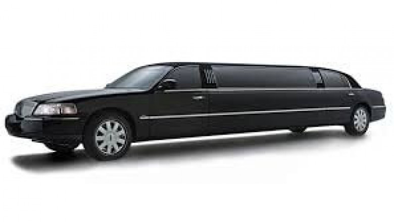 What Are the Key Differences Between Traditional and Luxury Limousine Services?