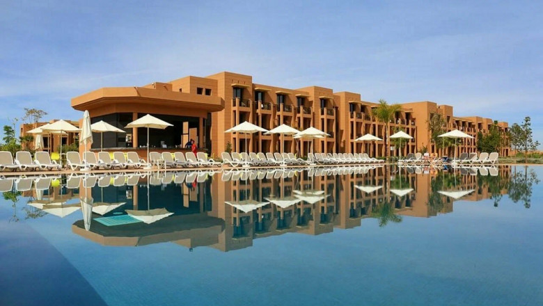 Are there travel agencies that offer Customized Holiday Packages?