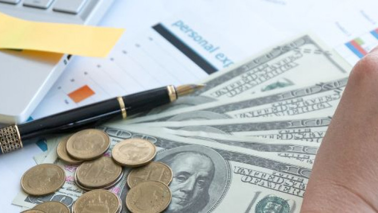 Why Small Businesses Should Outsource Bookkeeping and Tax Services