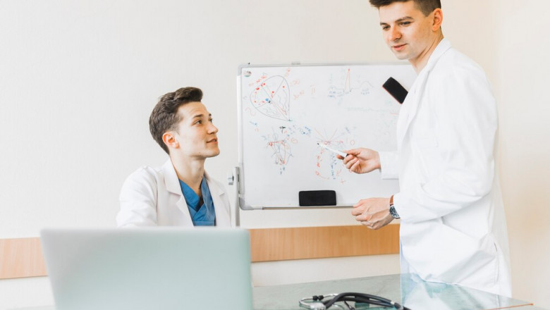 Why do medical students struggle to present their findings professionally?