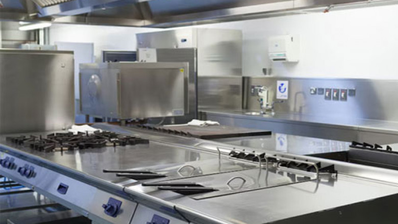A Complete Guide to Commercial Kitchen Equipment for Modern Food Businesses