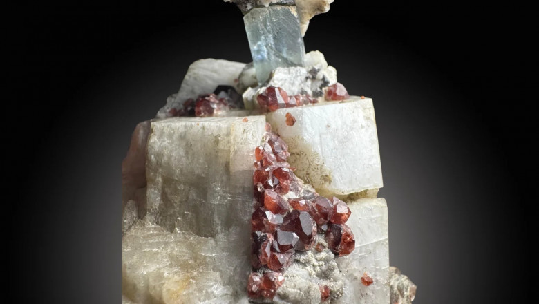 Topaz and Quartz: Understanding Their Unique Properties and Uses