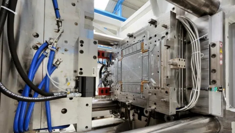 Choosing the Right Plastic Injection Molding Services for Large-Scale Production