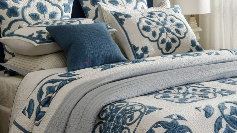Warm & Inviting: Transform Your Bedroom into a Cozy Retreat with Stylish Bedspreads Available Online