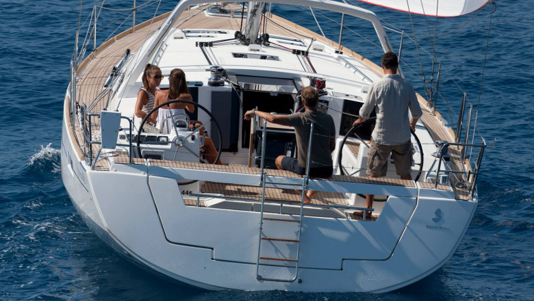 What Can You Expect on a Catalina Island Sailing Tour and How Do You Prepare for the Journey?