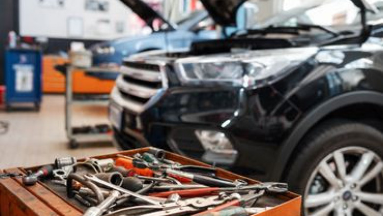 How a Marine Mechanic Winterize a Boat Engine Before Storage?
