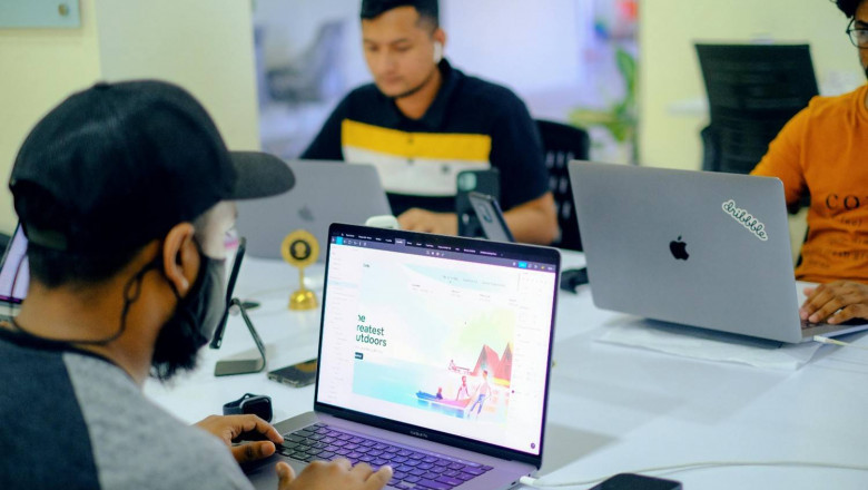 Unplugged Productivity at the Open Desk Zone