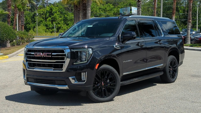 Arrive in Style and Comfort: Your Premier Airport Limo Service NYC