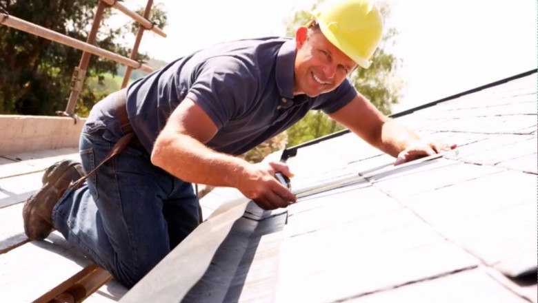Why a Flat Roof May Bubble and Crack: How Roofing Services Can Help?