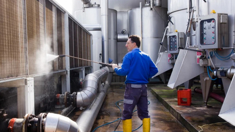 Can Industrial Cleaning Services Reduce Workplace Accidents?