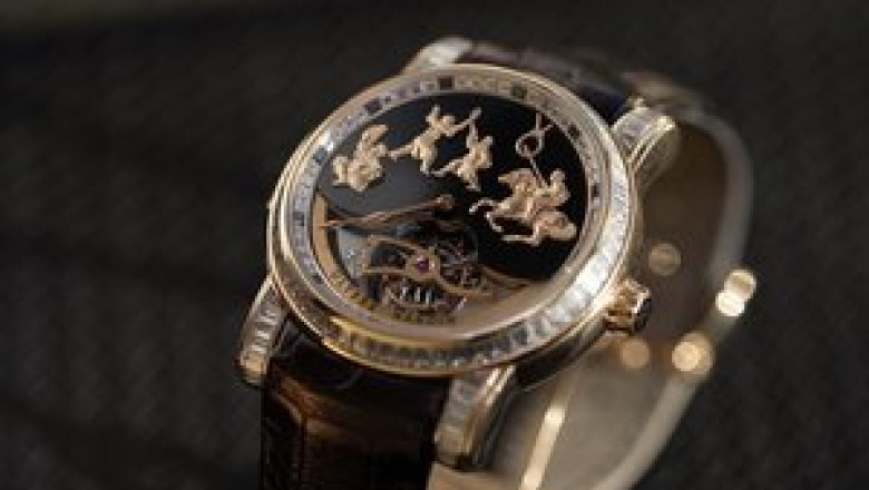 Stylish Essentials Designed for Passionate Watch Lovers