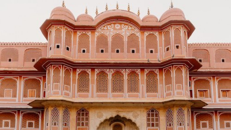 Experience a Dreamy Hawa Mahal Photoshoot in Jaipur