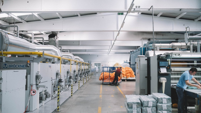 Top Textile Wholesalers Offering Fast Delivery in the UK