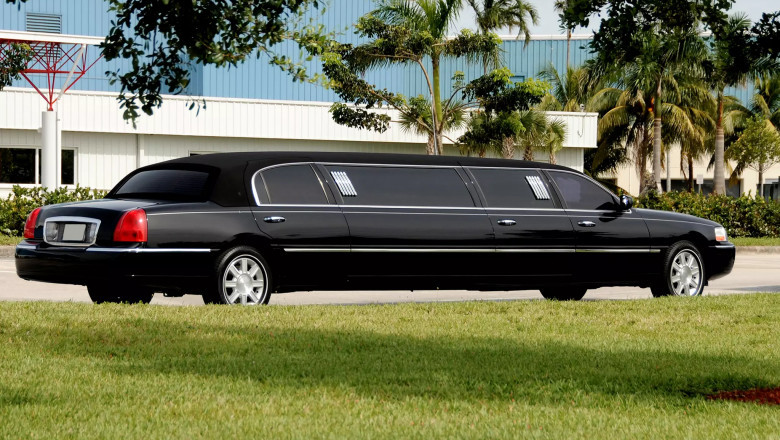 How Limousine Service Solves Group Travel Headaches Fast