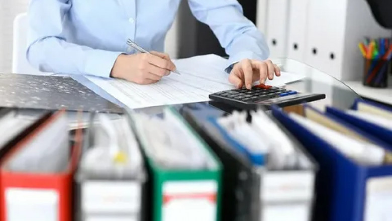 Top 8 Signs You Need A Bookkeeping Service Before Year-End 2025