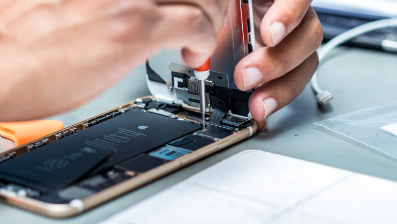How to Choose the Right Technician for Your iPhone Screen Replacement