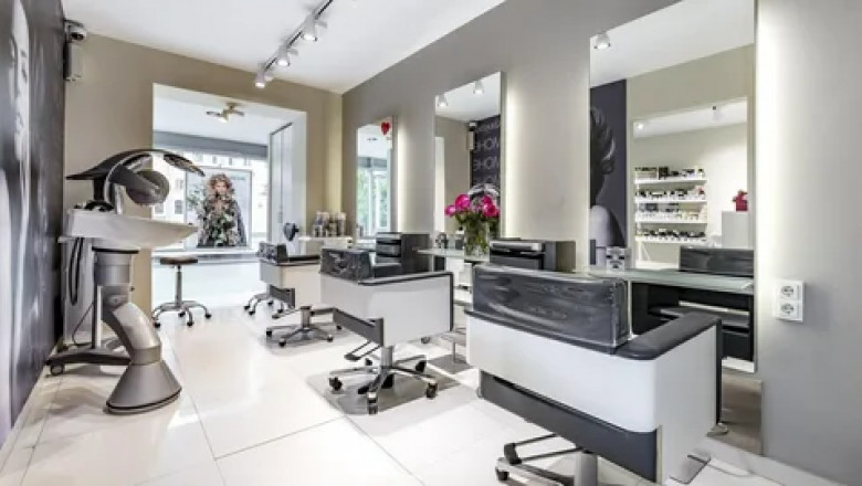 Why Do Some Salons Charge More for Curly Hair Cuts—Is It Justified?