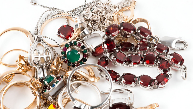 Mixing Gold & Silver Jewelry Without Breaking Fashion Rules